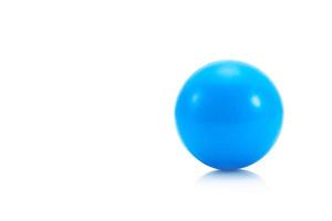 bola antiestrés azul sobre fondo blanco foto