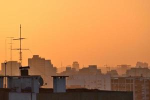 puesta de sol en la ciudad de buenos aires, argentina foto