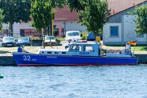 Berlín, Berlín Alemania 07.23.2018 barco de policía de la policía de agua de Berlín eisvogel foto