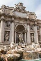 roma, italia, 2022 - fuente de trevi - las fuentes de roma más famosas del mundo. Italia. foto