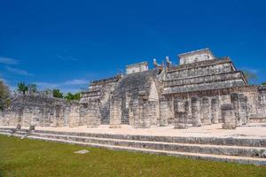templo de los guerreros en chichén itzá, quintana roo, méxico. ruinas mayas cerca de cancun foto