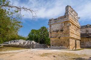 adorar iglesias mayas estructuras elaboradas para adorar al dios de la lluvia chaac, complejo del monasterio, chichén itzá, yucatán, méxico, civilización maya foto