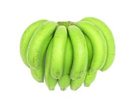 plátanos verdes aislado sobre fondo blanco. foto