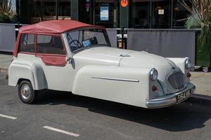 whitby, yorkshire del norte, reino unido - 19 de julio. old bond three wheeler en whitby, yorkshire del norte el 19 de julio de 2022 foto