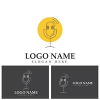podcast logo icono diseño vector plantilla micrófono símbolos