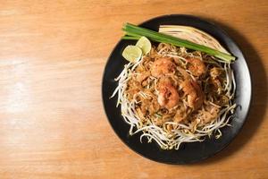 Close up plate of Padthai, Thai noodle with fried shrimp and vegetable,Thai Food, Thailand's national dishes. photo