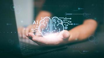 hombre de negocios con un icono virtual de ai en la mano, concepto de innovación futura de inteligencia artificial, tecnología de red de computación en la nube con base de datos de big data de conexión global, foto