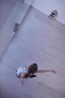 niña educación en línea clase de ballet en casa vista superior foto