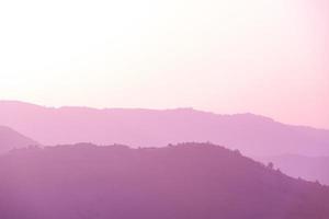 paisaje de verano violeta ultravioleta foto