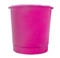 Tanque de fibra de vidrio de agua rosa aislado sobre fondo blanco,trazado de recorte foto