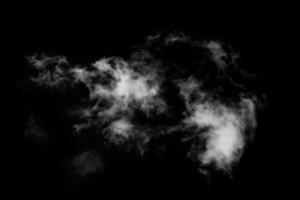 humo texturizado, negro abstracto, aislado sobre fondo negro foto