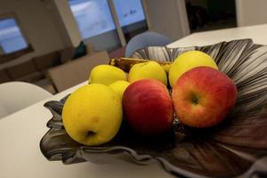 apples in a bowl photo