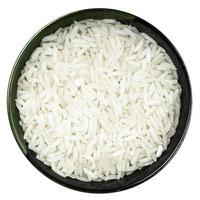 vista superior de arroz pulido de grano largo aislado foto
