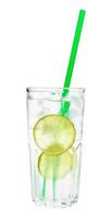 vista lateral del cóctel gin tonic en vaso highball foto