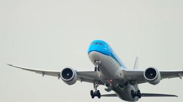 klm boeing 787 dreamliner acelerar antes da partida video