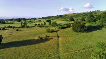 imágenes aéreas y vistas en ángulo alto de la campiña británica, imágenes de drones foto