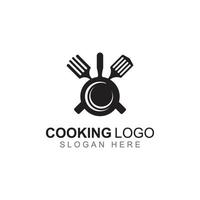 logotipos para utensilios de cocina, ollas, espátulas y cucharas de cocina. utilizando un concepto de diseño de plantilla de ilustración vectorial. vector