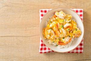 creamy omelet with shrimps rice bowl