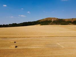 Granjas agrícolas y máquinas de trabajo en dunstable downs inglaterra foto