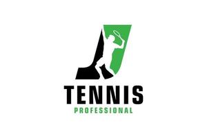 letra j con diseño de logotipo de silueta de jugador de tenis. elementos de plantilla de diseño vectorial para equipo deportivo o identidad corporativa. vector