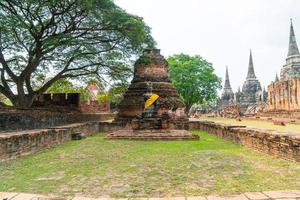 templo wat phra sri sanphet en el recinto del parque histórico de sukhothai, un sitio del patrimonio mundial de la unesco en tailandia foto