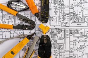 herramientas eléctricas en dibujos de ingeniería eléctrica foto