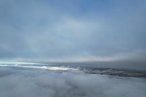 la vista aérea más hermosa de las nubes en la mañana foto