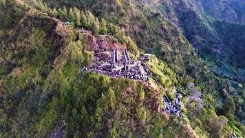 hermosa vista aérea, pico del monte bromo en el este de java-indonesia. foto