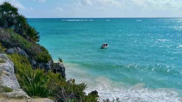 oude tulum ruïnes Maya site tempel piramides artefacten zeegezicht mexico. video