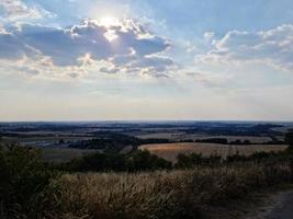 Nubes y cielo dramáticos en Dunstable Downs de Inglaterra foto