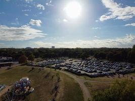 hermosa vista aérea del hermoso lago en milton keynes inglaterra reino unido foto