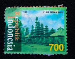 sidoarjo, jawa timur, indonesia, 2022 - filatelia, colección de sellos de 1998 de taman ayun foto