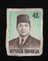 sidoarjo, jawa timur, indonesia, 2022 - filatelia con el tema de la ilustración del presidente suharto cuando era joven foto