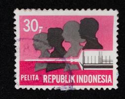 sidoarjo, jawa timur, indonesia, 2022 - filatelia de la colección de sellos con el tema de la imagen ilustrativa del trabajador de la salud foto