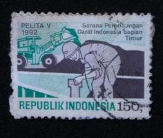 sidoarjo, jawa timur, indonesia, 2022 - filatelia, una colección de sellos con el tema de las ilustraciones de reparación de carreteras foto