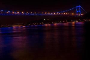 puente fatih sultan mehmet, estambul, turquía foto