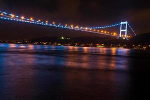 puente fatih sultan mehmet, estambul, turquía foto