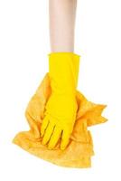 mano en guante amarillo limpie con trapo amarillo arrugado foto