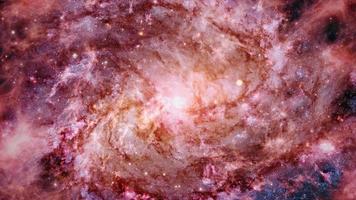 viagem da nebulosa espacial na galáxia espiral m83 video