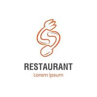 icono de comida de restaurante con letra s con logotipo de cuchara y tenedor, logotipo de vajilla, logotipo de restaurante de comida rápida, diseño de icono de catering vector