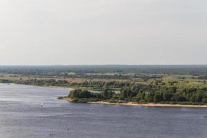 gran vista sobre el río volga en nizhny novgorod, rusia foto