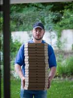 pizza delivery man photo