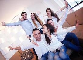 grupo de amigos tomando selfie foto