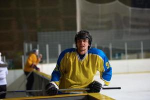 retrato de jugador de hockey sobre hielo foto