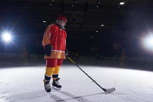 jovencita jugador de hockey sobre hielo retrato foto