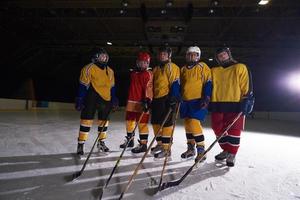 jugadores de deporte de hockey sobre hielo de chicas adolescentes foto