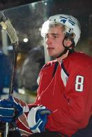 retrato de jugador de hockey sobre hielo foto