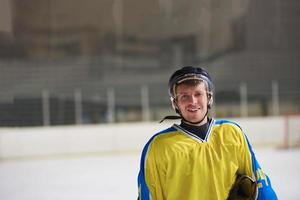 retrato de jugador de hockey sobre hielo foto