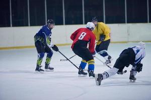 jugadores de hockey sobre hielo foto