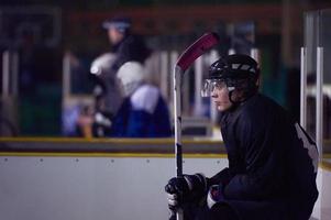 retrato de jugador de hockey sobre hielo foto